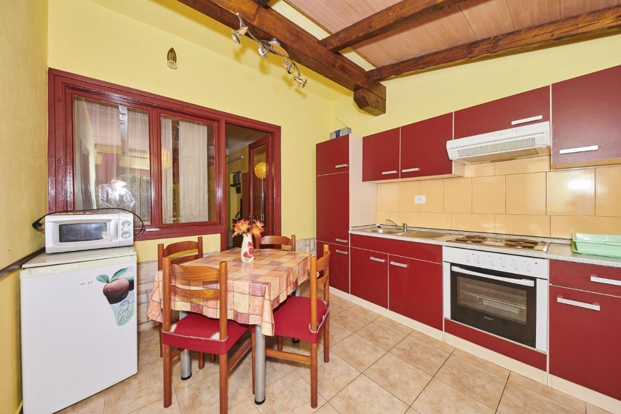 Apartment With A Parking Space - 7735 Umag